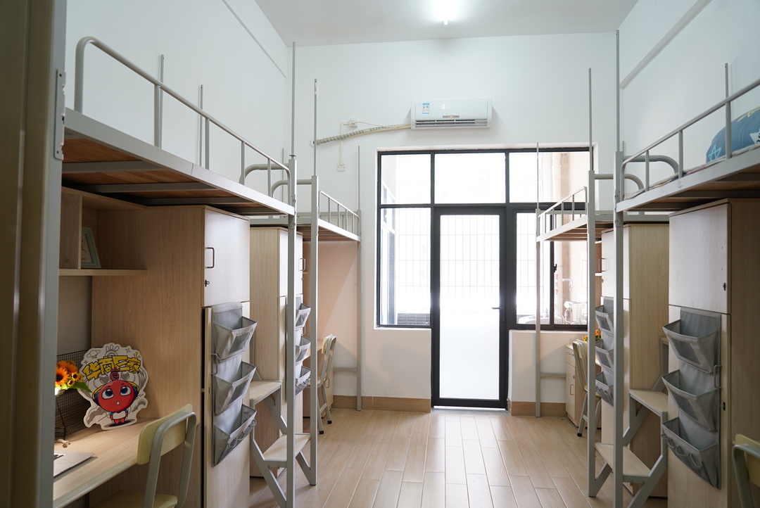 廣州華商學(xué)院宿舍條件怎么樣,有空調(diào)和獨立衛(wèi)生間嗎？（附宿舍圖片）